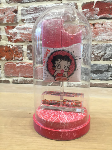 Mini Malab'Art under a Betty Boop bell jar